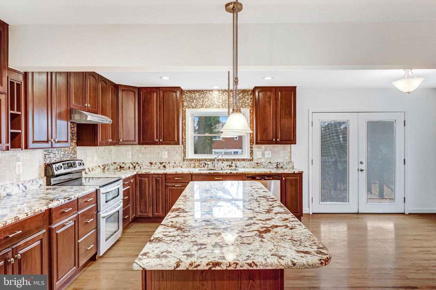 6408 MARYVIEW ST, ALEXANDRIA, Virginia 22310, 4 Bedrooms Bedrooms, ,3 BathroomsBathrooms,Residential,For sale,6408 MARYVIEW ST,VAFX2276798 MLS # VAFX2276798