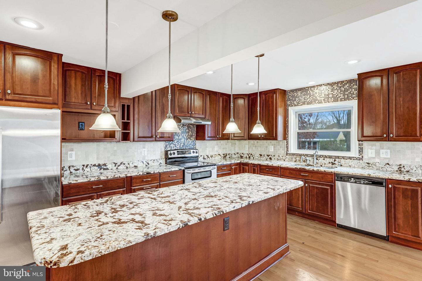 6408 MARYVIEW ST, ALEXANDRIA, Virginia 22310, 4 Bedrooms Bedrooms, ,3 BathroomsBathrooms,Residential,For sale,6408 MARYVIEW ST,VAFX2276798 MLS # VAFX2276798