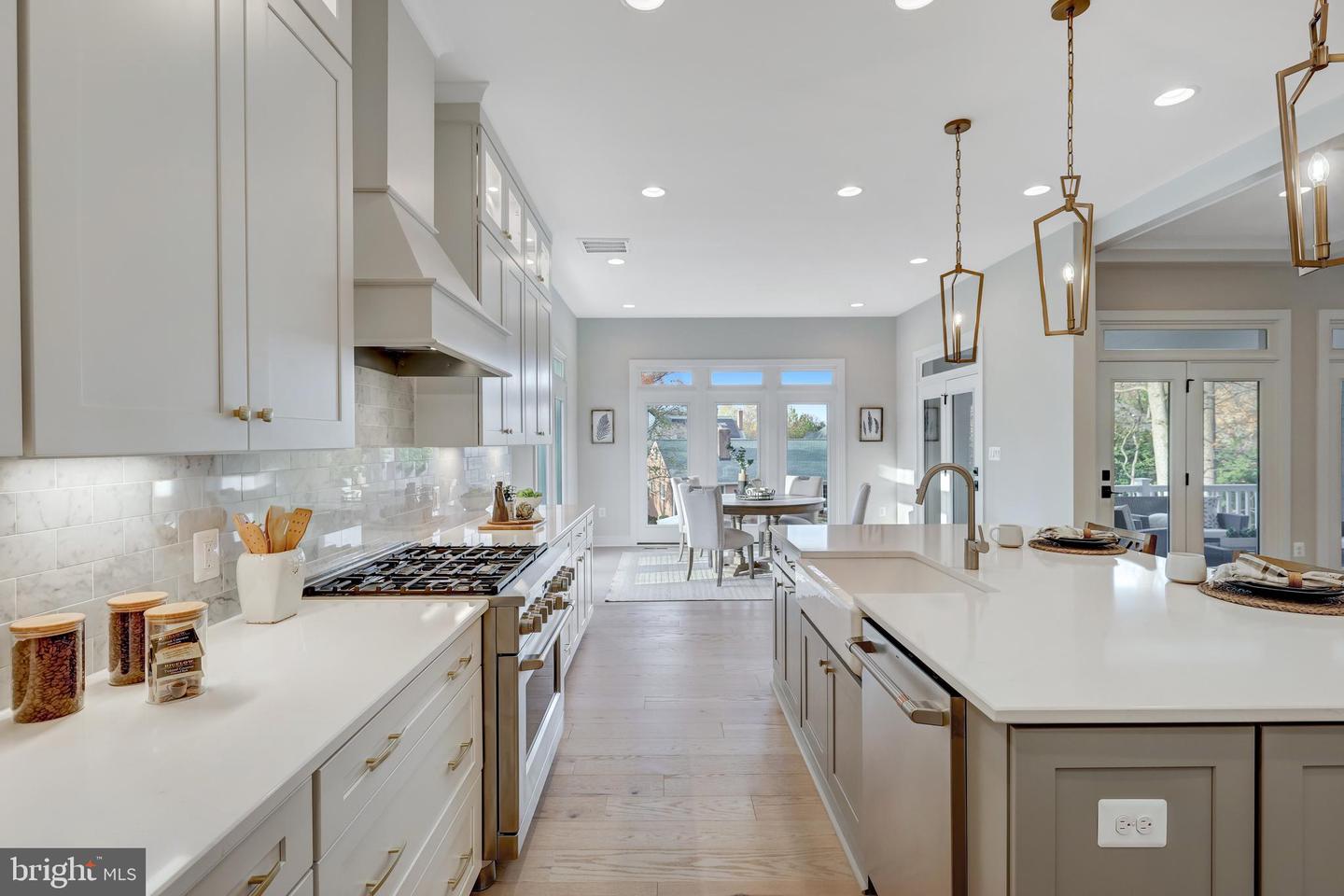 903 HILLCREST DR SW, VIENNA, Virginia 22180, 6 Bedrooms Bedrooms, ,5 BathroomsBathrooms,Residential,For sale,903 HILLCREST DR SW,VAFX2280040 MLS # VAFX2280040 903 HILLCREST DR SW, VIENNA, Virginia 22180, 6 Bedrooms Bedrooms, ,5 BathroomsBathrooms,Residential,For sale,903 HILLCREST DR SW,VAFX2280040 MLS # VAFX2280040