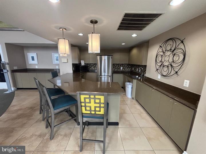 2451 MIDTOWN AVE #1413, ALEXANDRIA, Virginia 22303, 1 Bedroom Bedrooms, ,1 BathroomBathrooms,Residential,For sale,2451 MIDTOWN AVE #1413,VAFX2280262 MLS # VAFX2280262