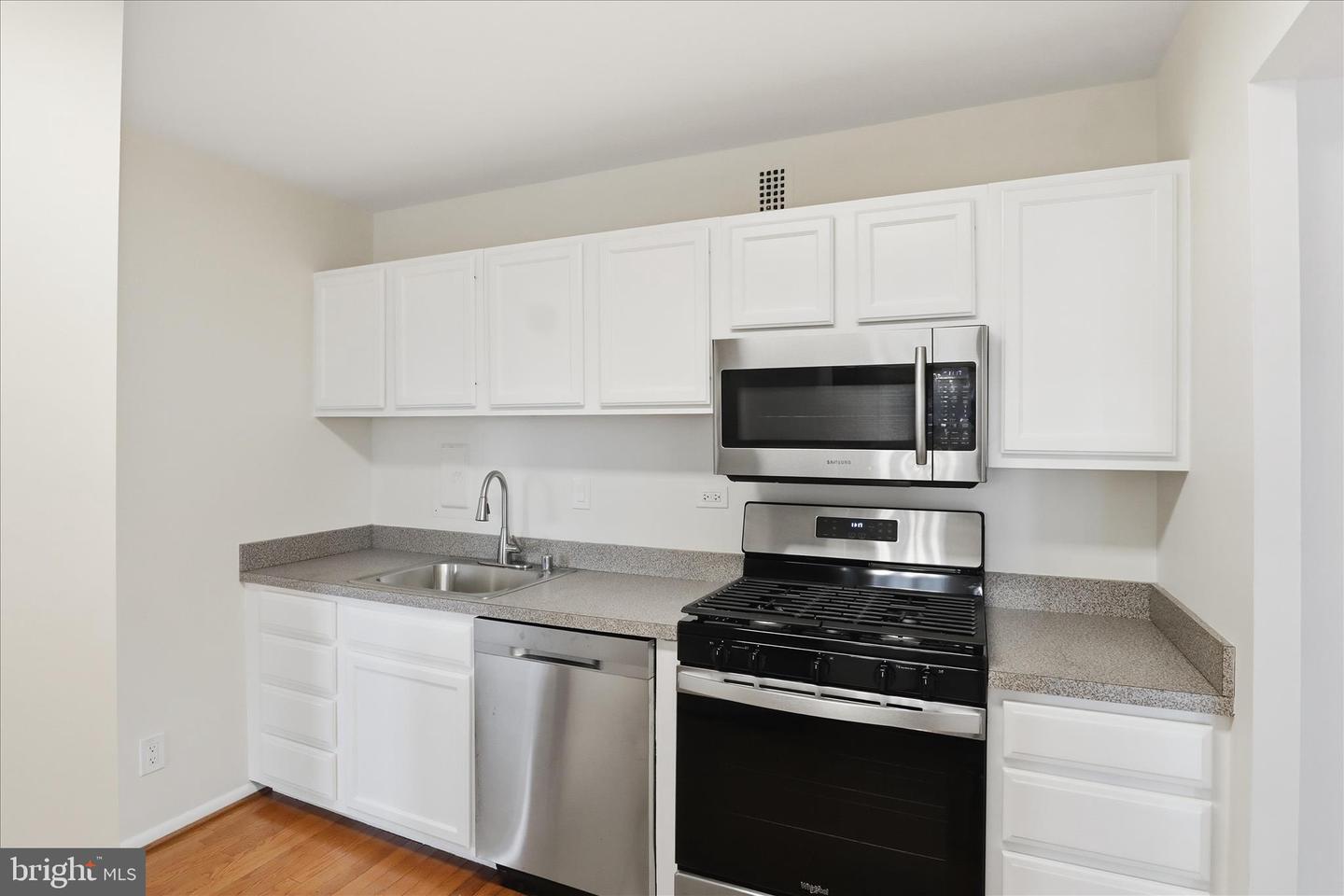 5340 HOLMES RUN PKWY #904, ALEXANDRIA, Virginia 22304, 2 Bedrooms Bedrooms, ,2 BathroomsBathrooms,Residential,For sale,5340 HOLMES RUN PKWY #904,VAAX2052066 MLS # VAAX2052066