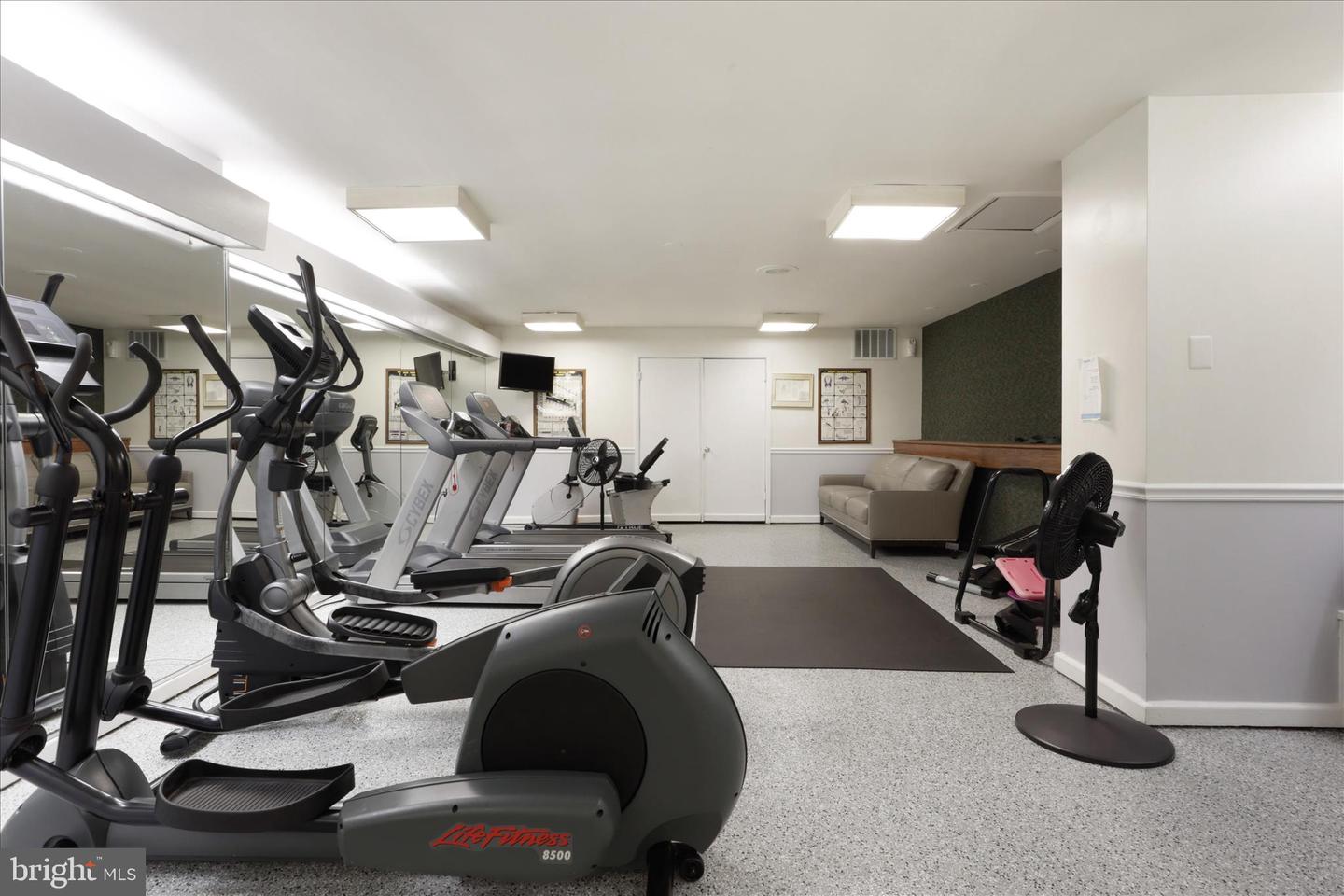 5340 HOLMES RUN PKWY #904, ALEXANDRIA, Virginia 22304, 2 Bedrooms Bedrooms, ,2 BathroomsBathrooms,Residential,For sale,5340 HOLMES RUN PKWY #904,VAAX2052066 MLS # VAAX2052066