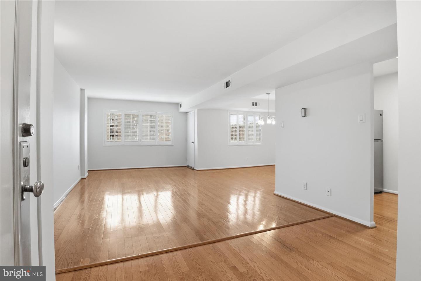 5340 HOLMES RUN PKWY #904, ALEXANDRIA, Virginia 22304, 2 Bedrooms Bedrooms, ,2 BathroomsBathrooms,Residential,For sale,5340 HOLMES RUN PKWY #904,VAAX2052066 MLS # VAAX2052066