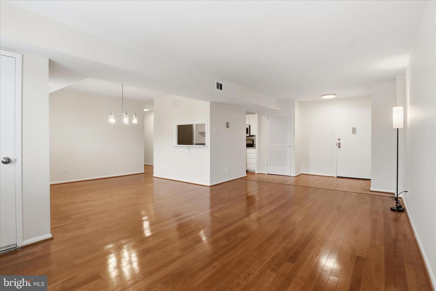 5340 HOLMES RUN PKWY #904, ALEXANDRIA, Virginia 22304, 2 Bedrooms Bedrooms, ,2 BathroomsBathrooms,Residential,For sale,5340 HOLMES RUN PKWY #904,VAAX2052066 MLS # VAAX2052066