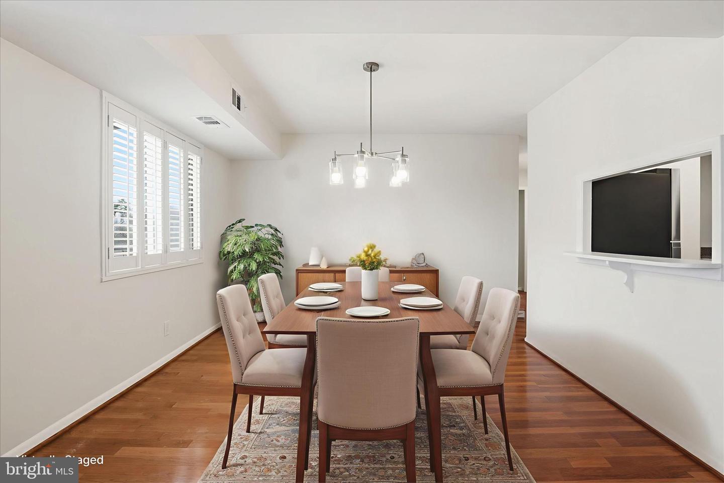 5340 HOLMES RUN PKWY #904, ALEXANDRIA, Virginia 22304, 2 Bedrooms Bedrooms, ,2 BathroomsBathrooms,Residential,For sale,5340 HOLMES RUN PKWY #904,VAAX2052066 MLS # VAAX2052066