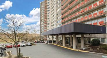 5340 HOLMES RUN PKWY #904, ALEXANDRIA, Virginia 22304, 2 Bedrooms Bedrooms, ,2 BathroomsBathrooms,Residential,For sale,5340 HOLMES RUN PKWY #904,VAAX2052066 MLS # VAAX2052066