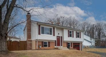 5710 SAILSTONE LN, WOODBRIDGE, Virginia 22193, 4 Bedrooms Bedrooms, 6 Rooms Rooms,2 BathroomsBathrooms,Residential,For sale,5710 SAILSTONE LN,VAPW2108586 MLS # VAPW2108586