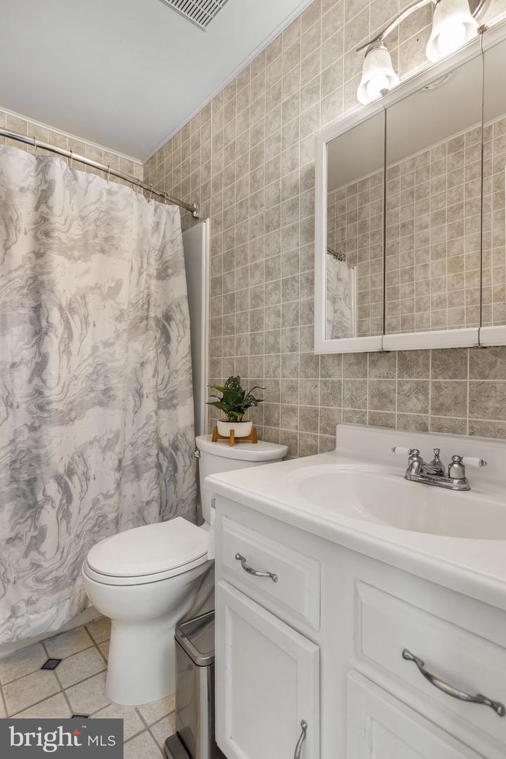 112 OAKWOOD DR, STAFFORD, Virginia 22554, 3 Bedrooms Bedrooms, ,2 BathroomsBathrooms,Residential,For sale,112 OAKWOOD DR,VAST2044652 MLS # VAST2044652