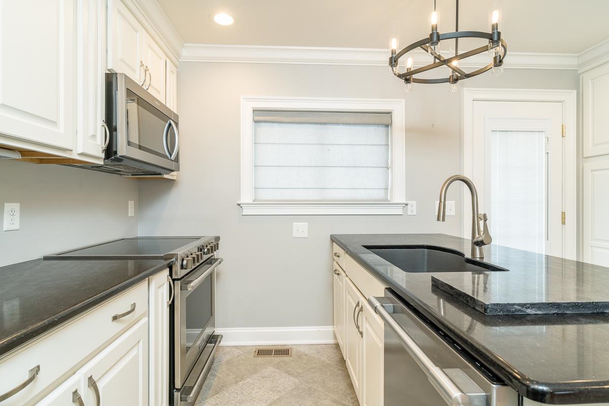 450 HARTMAN DR, HARRISONBURG, Virginia 22802, 3 Bedrooms Bedrooms, ,1 BathroomBathrooms,Residential,450 HARTMAN DR,671748 MLS # 671748 450 HARTMAN DR, HARRISONBURG, Virginia 22802, 3 Bedrooms Bedrooms, ,1 BathroomBathrooms,Residential,450 HARTMAN DR,671748 MLS # 671748