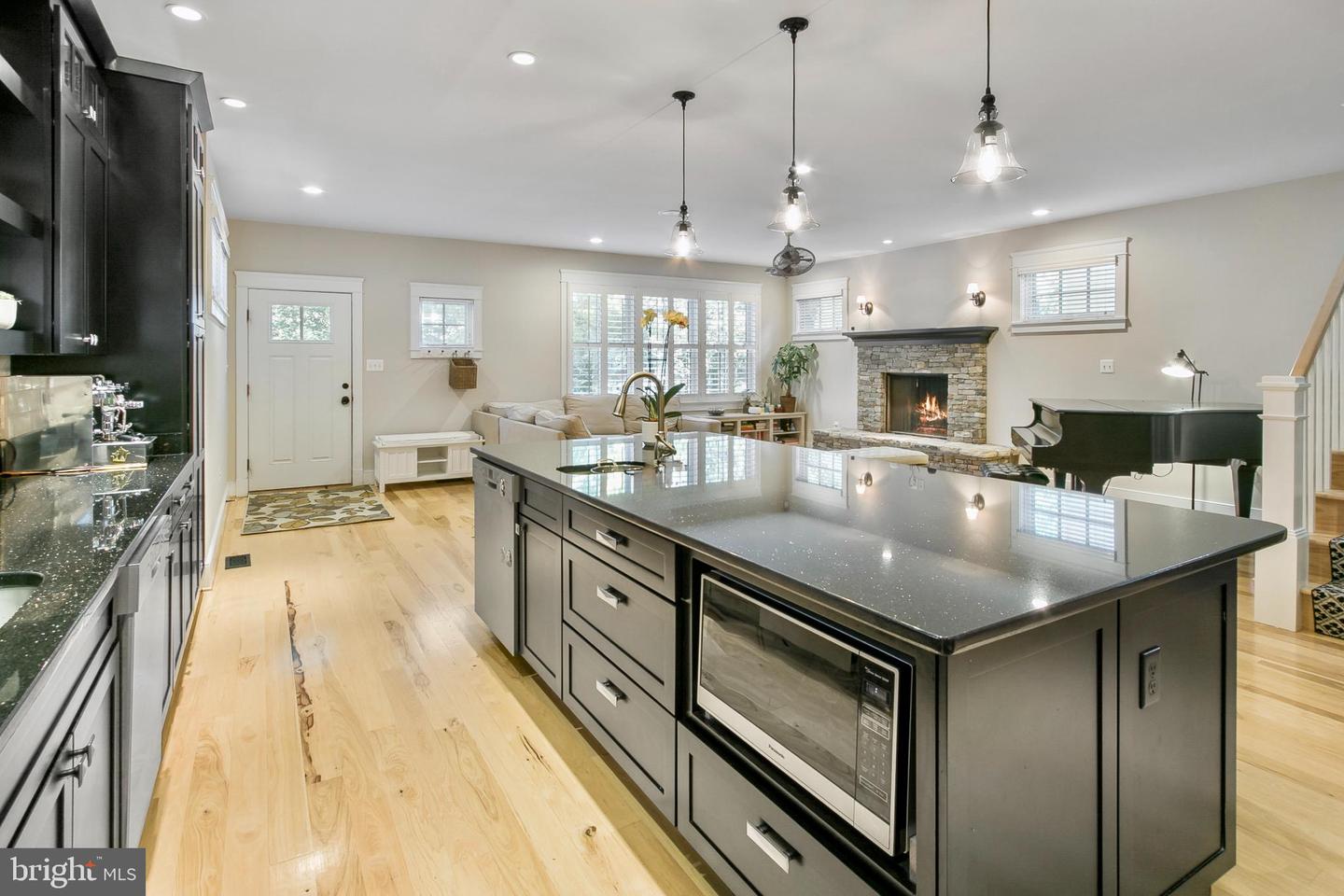 1005-A LINCOLN AVE, FALLS CHURCH, Virginia 22046, 5 Bedrooms Bedrooms, 22 Rooms Rooms,4 BathroomsBathrooms,Residential,For sale,1005-A LINCOLN AVE,VAFA2003328 MLS # VAFA2003328