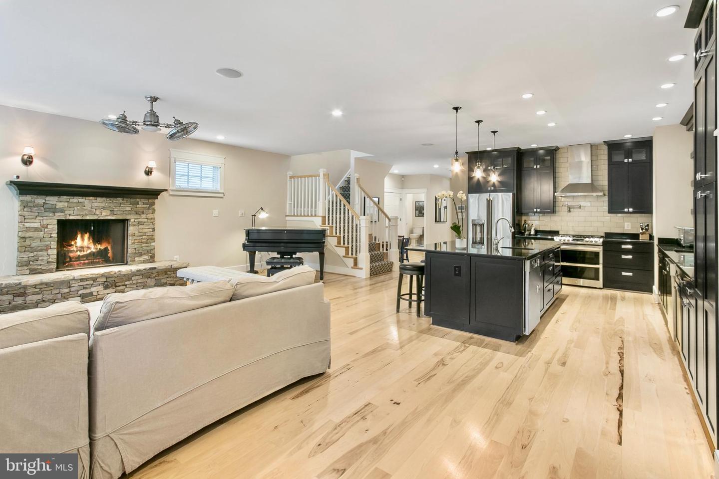 1005-A LINCOLN AVE, FALLS CHURCH, Virginia 22046, 5 Bedrooms Bedrooms, 22 Rooms Rooms,4 BathroomsBathrooms,Residential,For sale,1005-A LINCOLN AVE,VAFA2003328 MLS # VAFA2003328