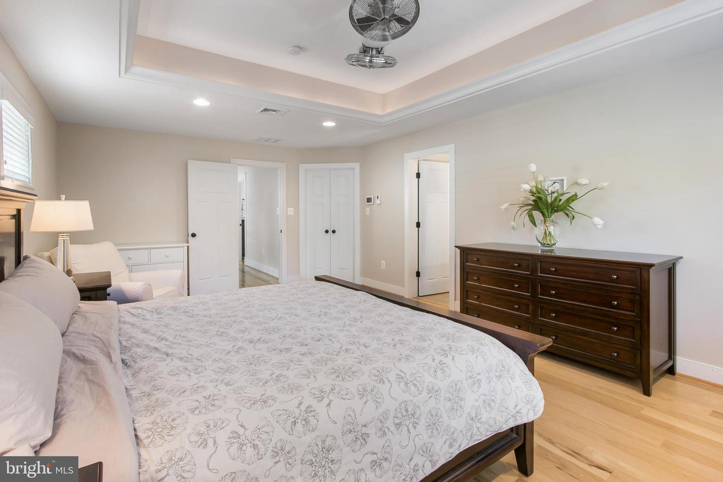 1005-A LINCOLN AVE, FALLS CHURCH, Virginia 22046, 5 Bedrooms Bedrooms, 22 Rooms Rooms,4 BathroomsBathrooms,Residential,For sale,1005-A LINCOLN AVE,VAFA2003328 MLS # VAFA2003328