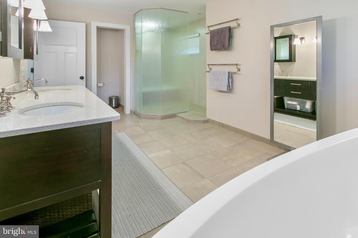 1005-A LINCOLN AVE, FALLS CHURCH, Virginia 22046, 5 Bedrooms Bedrooms, 22 Rooms Rooms,4 BathroomsBathrooms,Residential,For sale,1005-A LINCOLN AVE,VAFA2003328 MLS # VAFA2003328