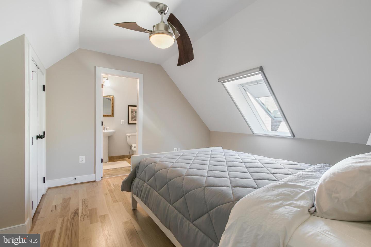 1005-A LINCOLN AVE, FALLS CHURCH, Virginia 22046, 5 Bedrooms Bedrooms, 22 Rooms Rooms,4 BathroomsBathrooms,Residential,For sale,1005-A LINCOLN AVE,VAFA2003328 MLS # VAFA2003328