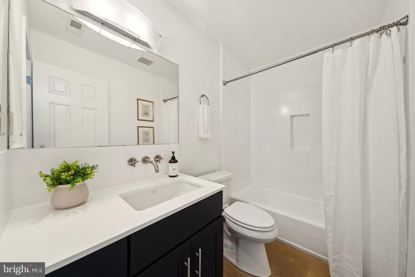 1610 11TH ST NW #3B, WASHINGTON, District Of Columbia 20001, 2 Bedrooms Bedrooms, ,2 BathroomsBathrooms,Residential,For sale,1610 11TH ST NW #3B,DCDC2229788 MLS # DCDC2229788 1610 11TH ST NW #3B, WASHINGTON, District Of Columbia 20001, 2 Bedrooms Bedrooms, ,2 BathroomsBathrooms,Residential,For sale,1610 11TH ST NW #3B,DCDC2229788 MLS # DCDC2229788