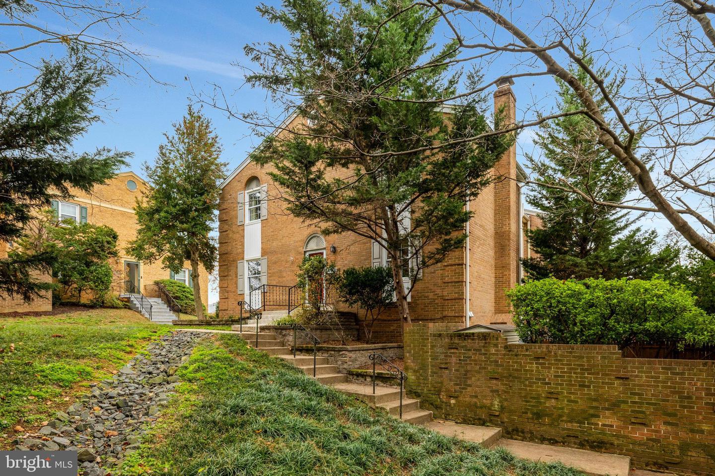 4448 AIRLIE WAY, ANNANDALE, Virginia 22003, 3 Bedrooms Bedrooms, ,3 BathroomsBathrooms,Residential,For sale,4448 AIRLIE WAY,VAFX2277482 MLS # VAFX2277482