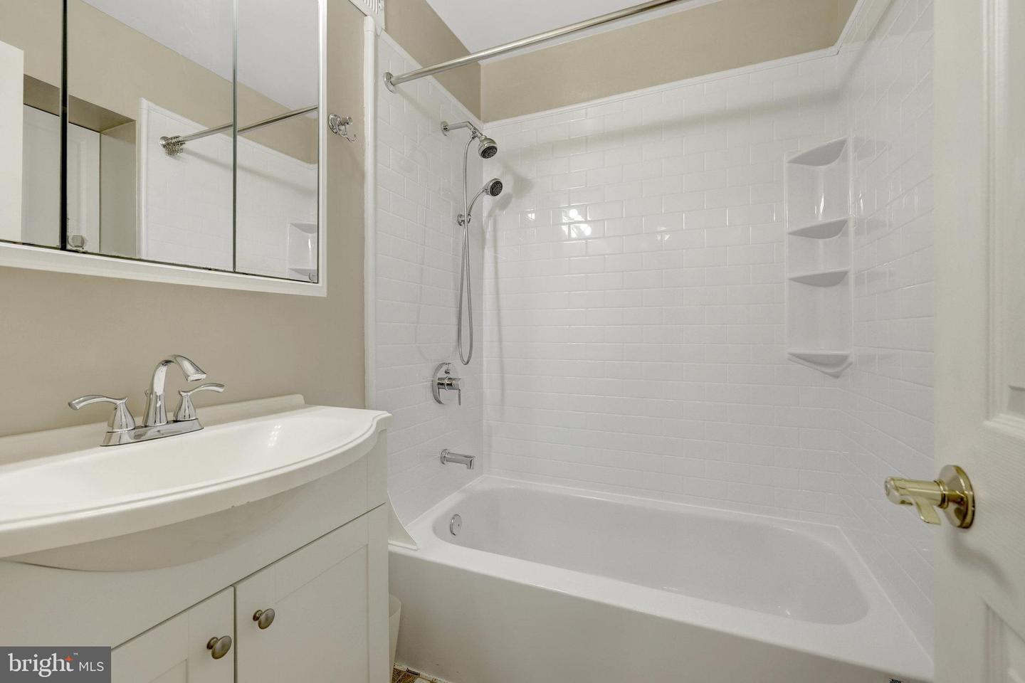 4448 AIRLIE WAY, ANNANDALE, Virginia 22003, 3 Bedrooms Bedrooms, ,3 BathroomsBathrooms,Residential,For sale,4448 AIRLIE WAY,VAFX2277482 MLS # VAFX2277482