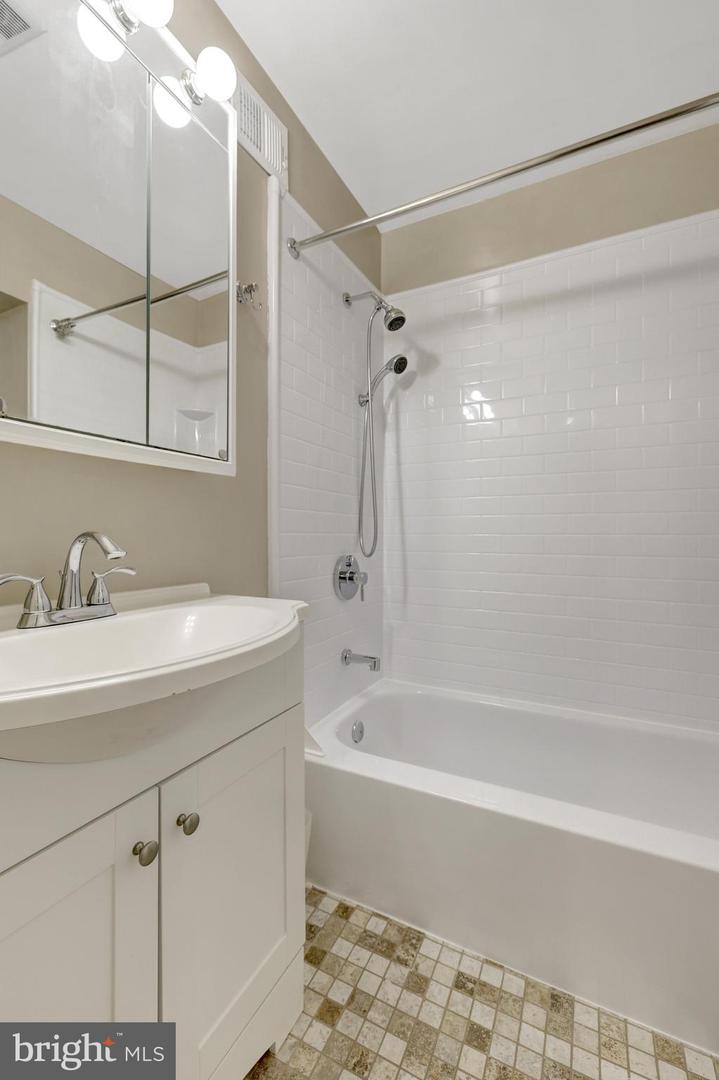 4448 AIRLIE WAY, ANNANDALE, Virginia 22003, 3 Bedrooms Bedrooms, ,3 BathroomsBathrooms,Residential,For sale,4448 AIRLIE WAY,VAFX2277482 MLS # VAFX2277482