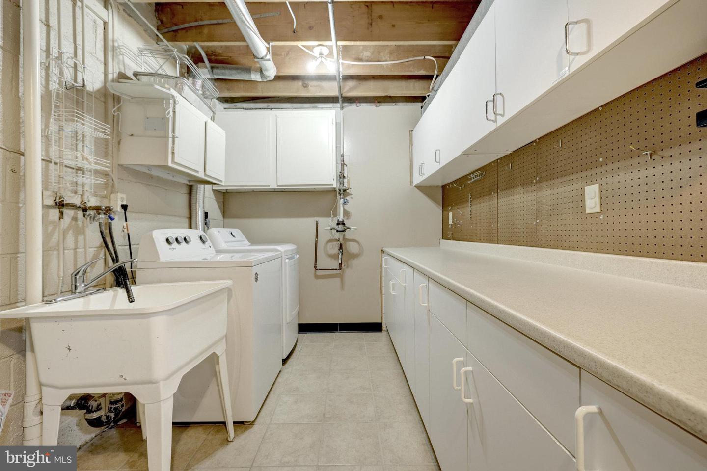 4448 AIRLIE WAY, ANNANDALE, Virginia 22003, 3 Bedrooms Bedrooms, ,3 BathroomsBathrooms,Residential,For sale,4448 AIRLIE WAY,VAFX2277482 MLS # VAFX2277482