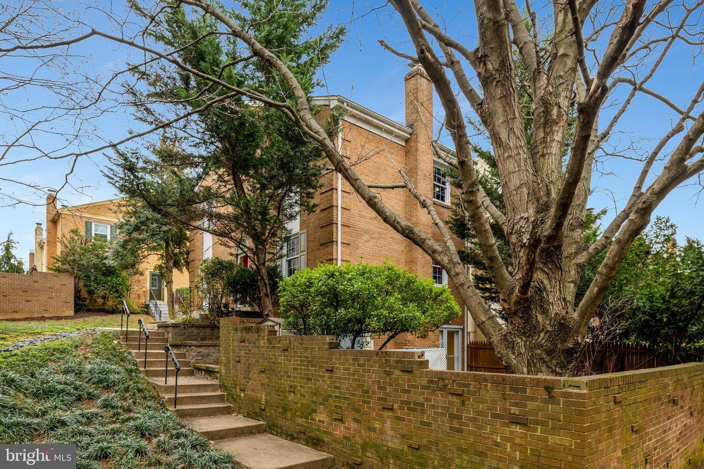 4448 AIRLIE WAY, ANNANDALE, Virginia 22003, 3 Bedrooms Bedrooms, ,3 BathroomsBathrooms,Residential,For sale,4448 AIRLIE WAY,VAFX2277482 MLS # VAFX2277482