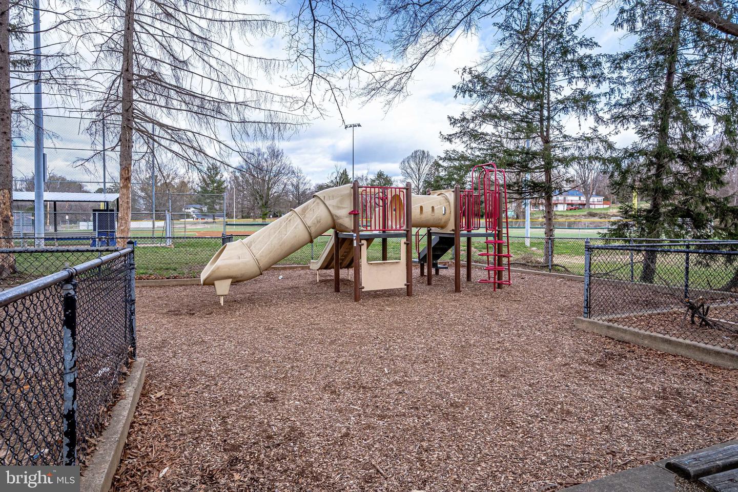 4448 AIRLIE WAY, ANNANDALE, Virginia 22003, 3 Bedrooms Bedrooms, ,3 BathroomsBathrooms,Residential,For sale,4448 AIRLIE WAY,VAFX2277482 MLS # VAFX2277482