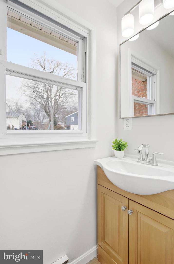 9216 KRISTIN LN, FAIRFAX, Virginia 22032, 4 Bedrooms Bedrooms, ,2 BathroomsBathrooms,Residential,For sale,9216 KRISTIN LN,VAFX2278628 MLS # VAFX2278628