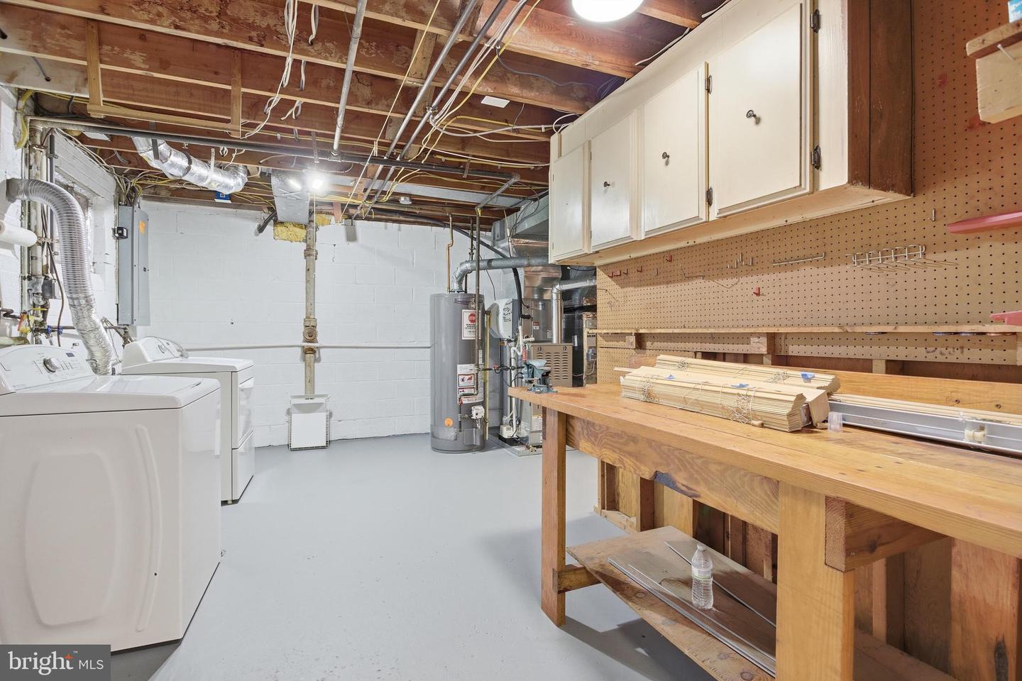 9216 KRISTIN LN, FAIRFAX, Virginia 22032, 4 Bedrooms Bedrooms, ,2 BathroomsBathrooms,Residential,For sale,9216 KRISTIN LN,VAFX2278628 MLS # VAFX2278628