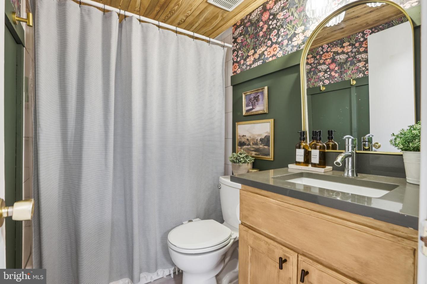 661 N ARMISTEAD ST, ALEXANDRIA, Virginia 22312, 3 Bedrooms Bedrooms, 7 Rooms Rooms,3 BathroomsBathrooms,Residential,For sale,661 N ARMISTEAD ST,VAAX2051940 MLS # VAAX2051940