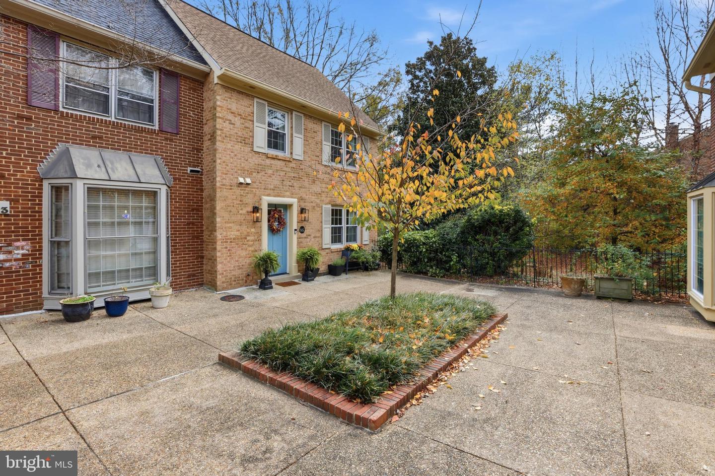 661 N ARMISTEAD ST, ALEXANDRIA, Virginia 22312, 3 Bedrooms Bedrooms, 7 Rooms Rooms,3 BathroomsBathrooms,Residential,For sale,661 N ARMISTEAD ST,VAAX2051940 MLS # VAAX2051940