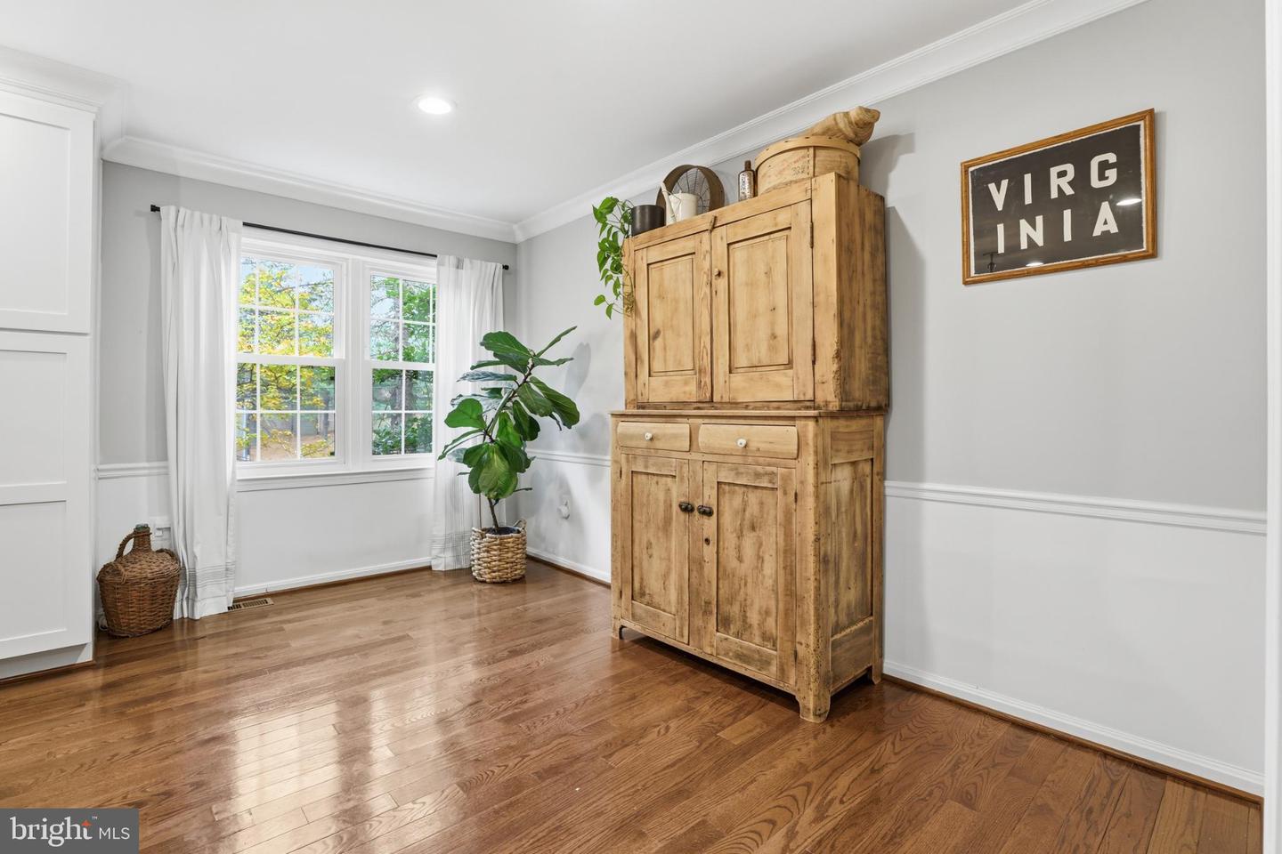 661 N ARMISTEAD ST, ALEXANDRIA, Virginia 22312, 3 Bedrooms Bedrooms, 7 Rooms Rooms,3 BathroomsBathrooms,Residential,For sale,661 N ARMISTEAD ST,VAAX2051940 MLS # VAAX2051940
