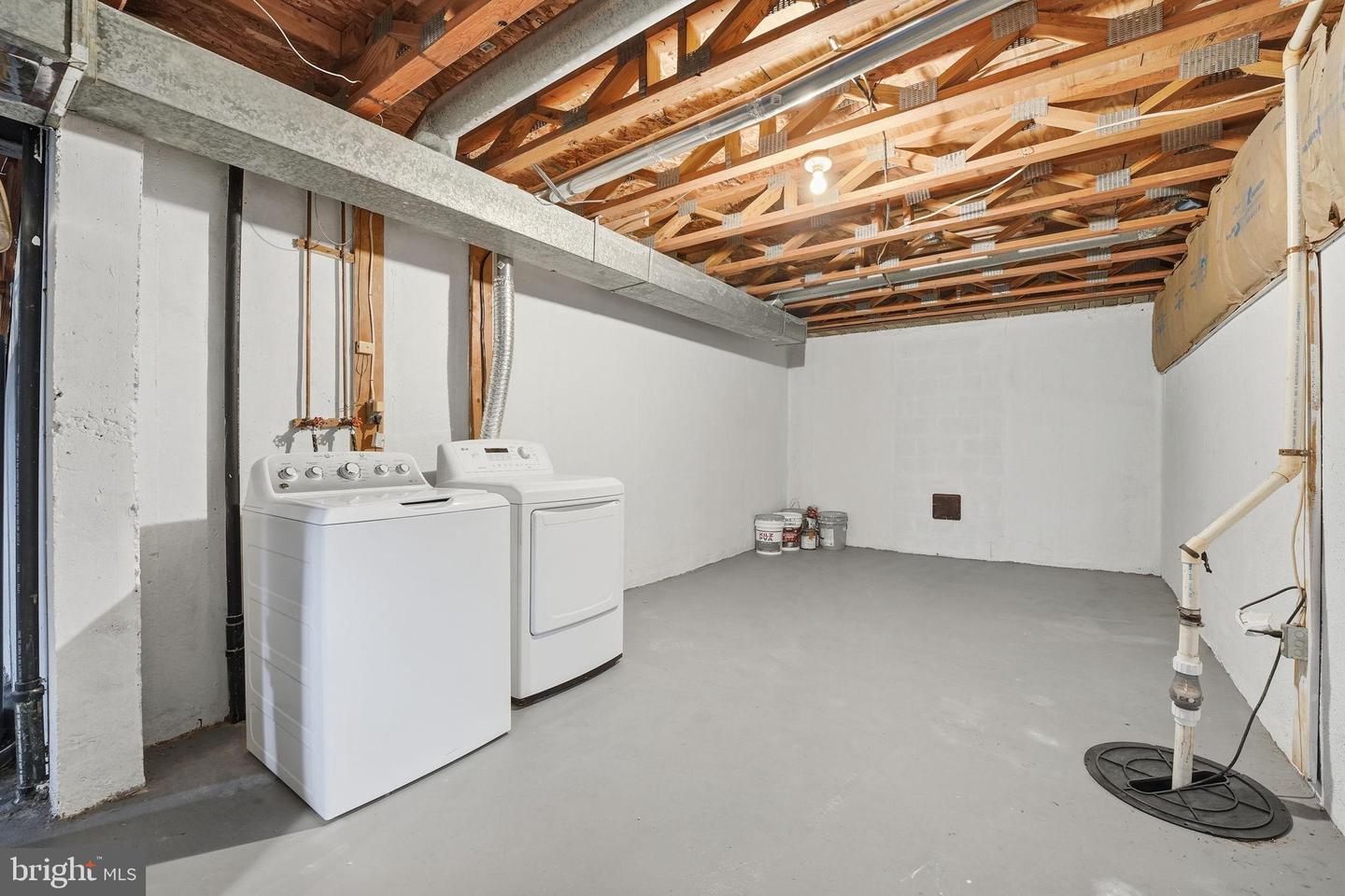 4511 STONE PINE CT, CHANTILLY, Virginia 20151, 5 Bedrooms Bedrooms, 14 Rooms Rooms,2 BathroomsBathrooms,Residential,For sale,4511 STONE PINE CT,VAFX2280400 MLS # VAFX2280400