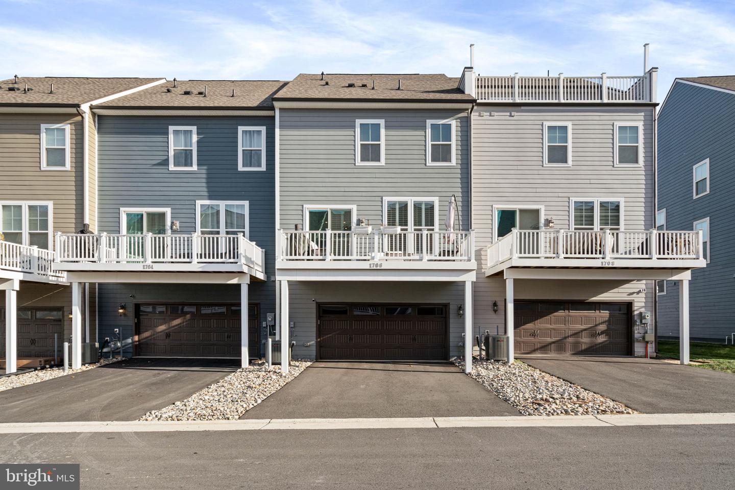 1706 AUTUMN MAPLE LEAF DR, DUMFRIES, Virginia 22026, 4 Bedrooms Bedrooms, ,3 BathroomsBathrooms,Residential,For sale,1706 AUTUMN MAPLE LEAF DR,VAPW2108410 MLS # VAPW2108410