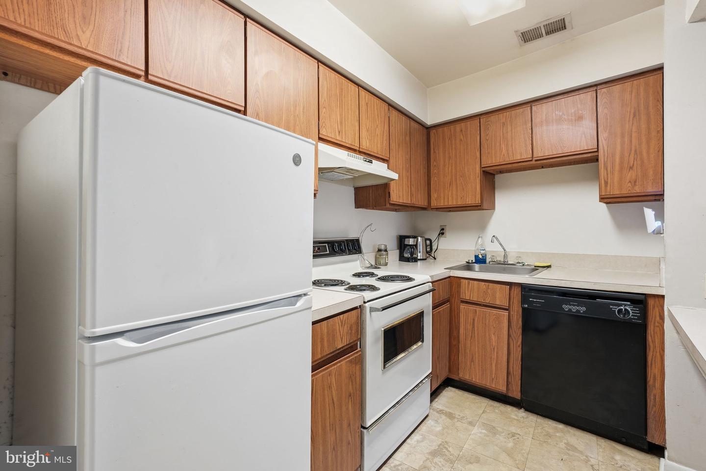 5772-G REXFORD CT, SPRINGFIELD, Virginia 22152, 2 Bedrooms Bedrooms, ,2 BathroomsBathrooms,Residential,For sale,5772-G REXFORD CT,VAFX2280940 MLS # VAFX2280940 5772-G REXFORD CT, SPRINGFIELD, Virginia 22152, 2 Bedrooms Bedrooms, ,2 BathroomsBathrooms,Residential,For sale,5772-G REXFORD CT,VAFX2280940 MLS # VAFX2280940