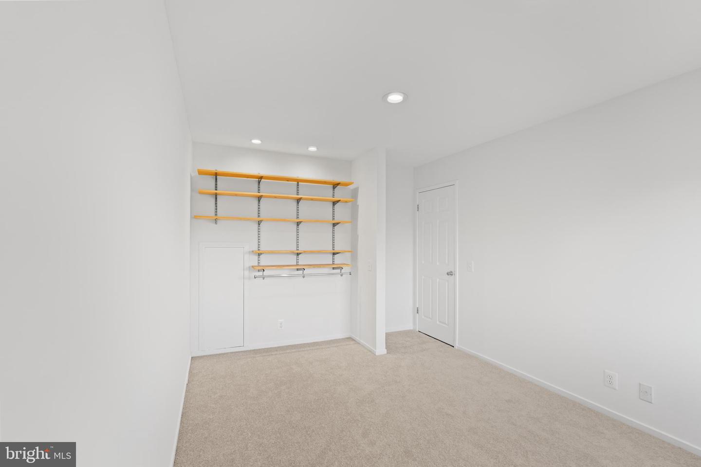 2716 GLENGYLE DR, VIENNA, Virginia 22181, 3 Bedrooms Bedrooms, ,2 BathroomsBathrooms,Residential,For sale,2716 GLENGYLE DR,VAFX2281302 MLS # VAFX2281302