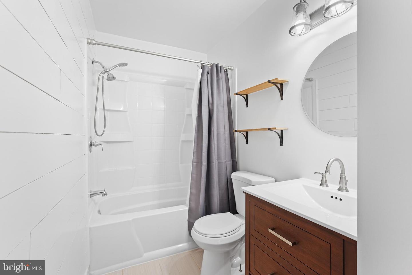 2716 GLENGYLE DR, VIENNA, Virginia 22181, 3 Bedrooms Bedrooms, ,2 BathroomsBathrooms,Residential,For sale,2716 GLENGYLE DR,VAFX2281302 MLS # VAFX2281302