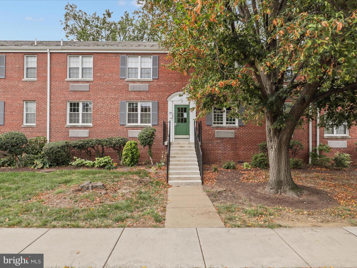 9 E GLEBE RD #C, ALEXANDRIA, Virginia 22305, 1 Bedroom Bedrooms, 5 Rooms Rooms,1 BathroomBathrooms,Residential,For sale,9 E GLEBE RD #C,VAAX2048492 MLS # VAAX2048492