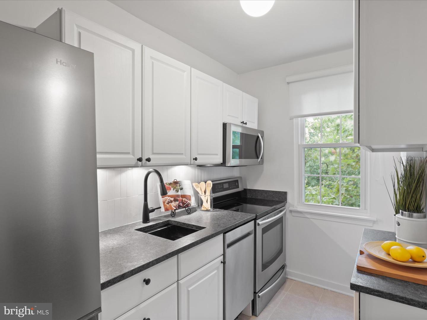9 E GLEBE RD #C, ALEXANDRIA, Virginia 22305, 1 Bedroom Bedrooms, 5 Rooms Rooms,1 BathroomBathrooms,Residential,For sale,9 E GLEBE RD #C,VAAX2048492 MLS # VAAX2048492