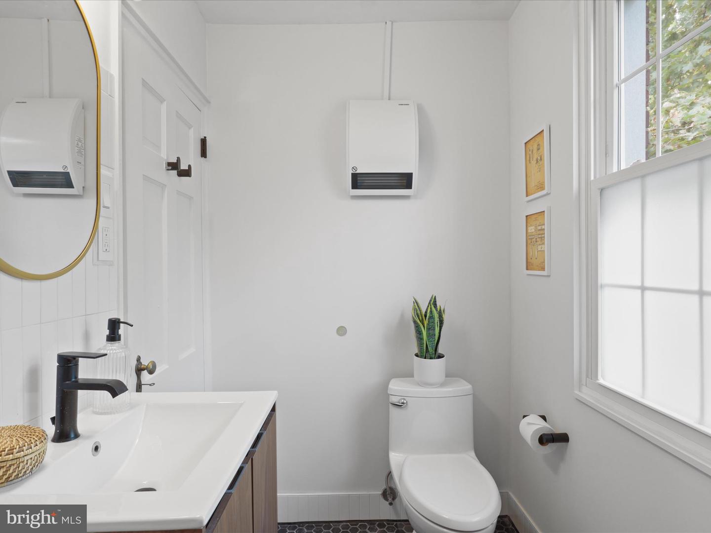 9 E GLEBE RD #C, ALEXANDRIA, Virginia 22305, 1 Bedroom Bedrooms, 5 Rooms Rooms,1 BathroomBathrooms,Residential,For sale,9 E GLEBE RD #C,VAAX2048492 MLS # VAAX2048492