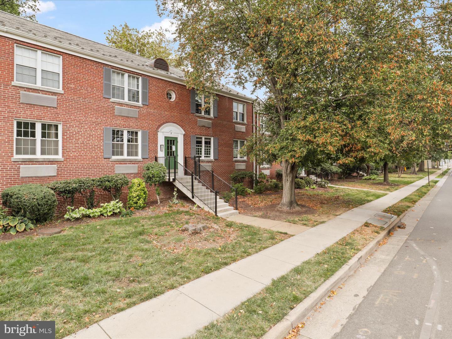 9 E GLEBE RD #C, ALEXANDRIA, Virginia 22305, 1 Bedroom Bedrooms, 5 Rooms Rooms,1 BathroomBathrooms,Residential,For sale,9 E GLEBE RD #C,VAAX2048492 MLS # VAAX2048492