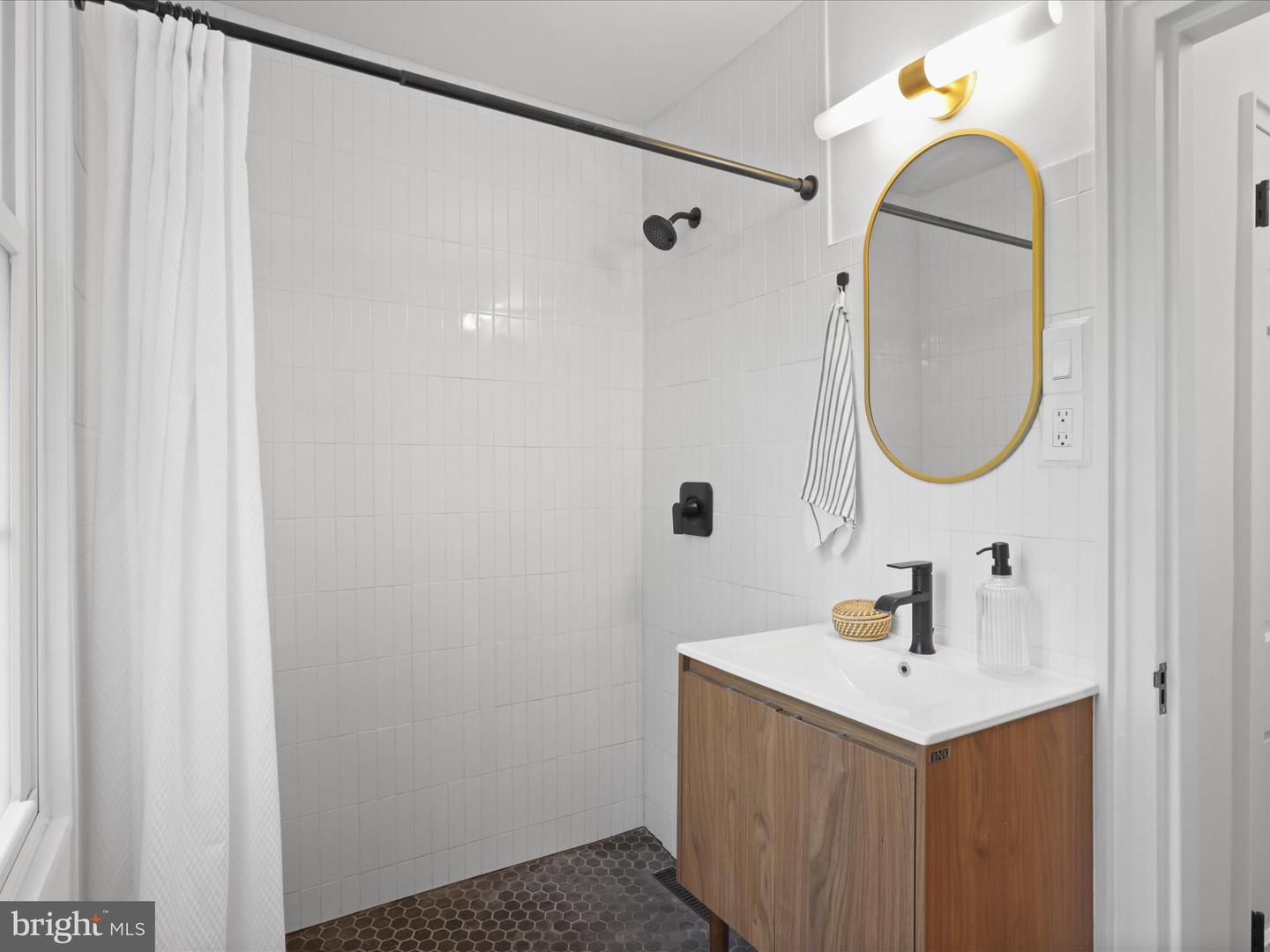 9 E GLEBE RD #C, ALEXANDRIA, Virginia 22305, 1 Bedroom Bedrooms, 5 Rooms Rooms,1 BathroomBathrooms,Residential,For sale,9 E GLEBE RD #C,VAAX2048492 MLS # VAAX2048492