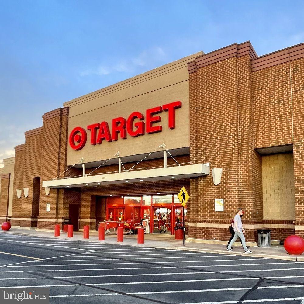 9 E GLEBE RD #C, ALEXANDRIA, Virginia 22305, 1 Bedroom Bedrooms, 5 Rooms Rooms,1 BathroomBathrooms,Residential,For sale,9 E GLEBE RD #C,VAAX2048492 MLS # VAAX2048492