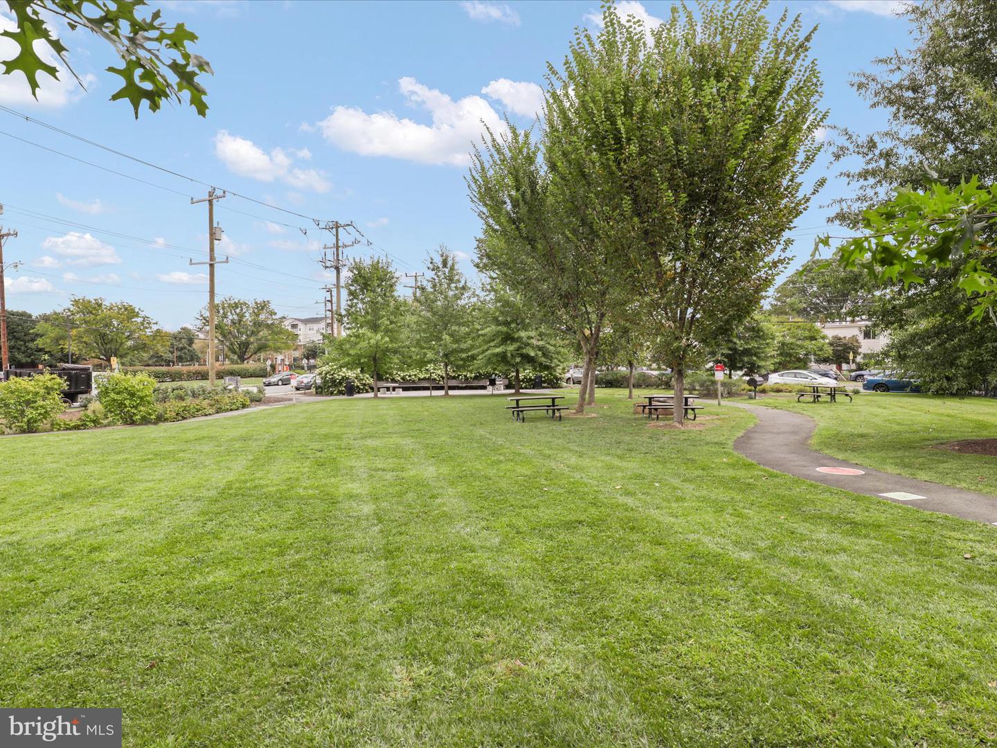 9 E GLEBE RD #C, ALEXANDRIA, Virginia 22305, 1 Bedroom Bedrooms, 5 Rooms Rooms,1 BathroomBathrooms,Residential,For sale,9 E GLEBE RD #C,VAAX2048492 MLS # VAAX2048492