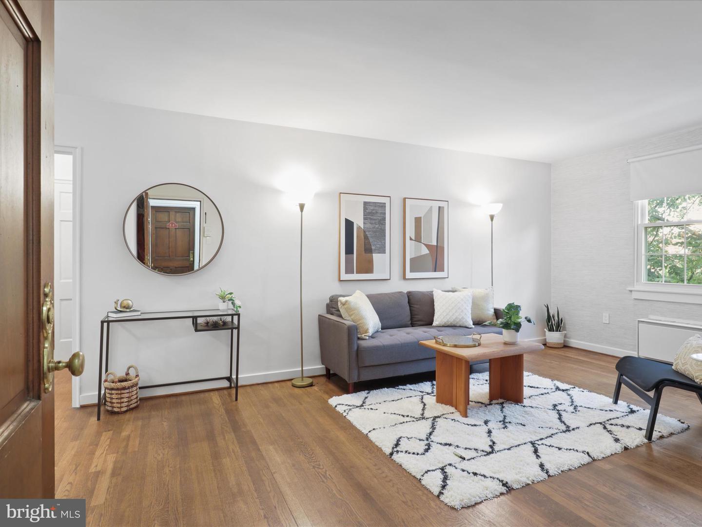 9 E GLEBE RD #C, ALEXANDRIA, Virginia 22305, 1 Bedroom Bedrooms, 5 Rooms Rooms,1 BathroomBathrooms,Residential,For sale,9 E GLEBE RD #C,VAAX2048492 MLS # VAAX2048492