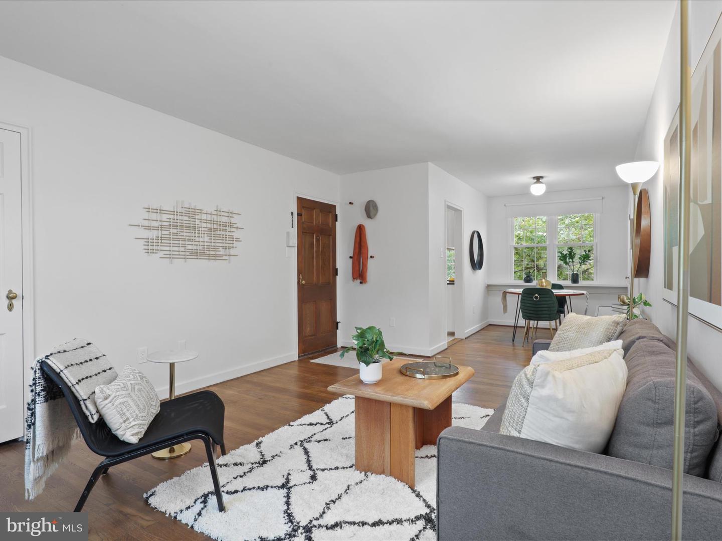 9 E GLEBE RD #C, ALEXANDRIA, Virginia 22305, 1 Bedroom Bedrooms, 5 Rooms Rooms,1 BathroomBathrooms,Residential,For sale,9 E GLEBE RD #C,VAAX2048492 MLS # VAAX2048492