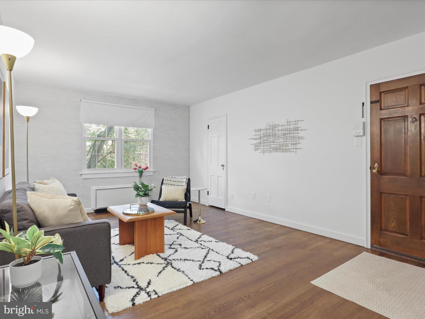 9 E GLEBE RD #C, ALEXANDRIA, Virginia 22305, 1 Bedroom Bedrooms, 5 Rooms Rooms,1 BathroomBathrooms,Residential,For sale,9 E GLEBE RD #C,VAAX2048492 MLS # VAAX2048492