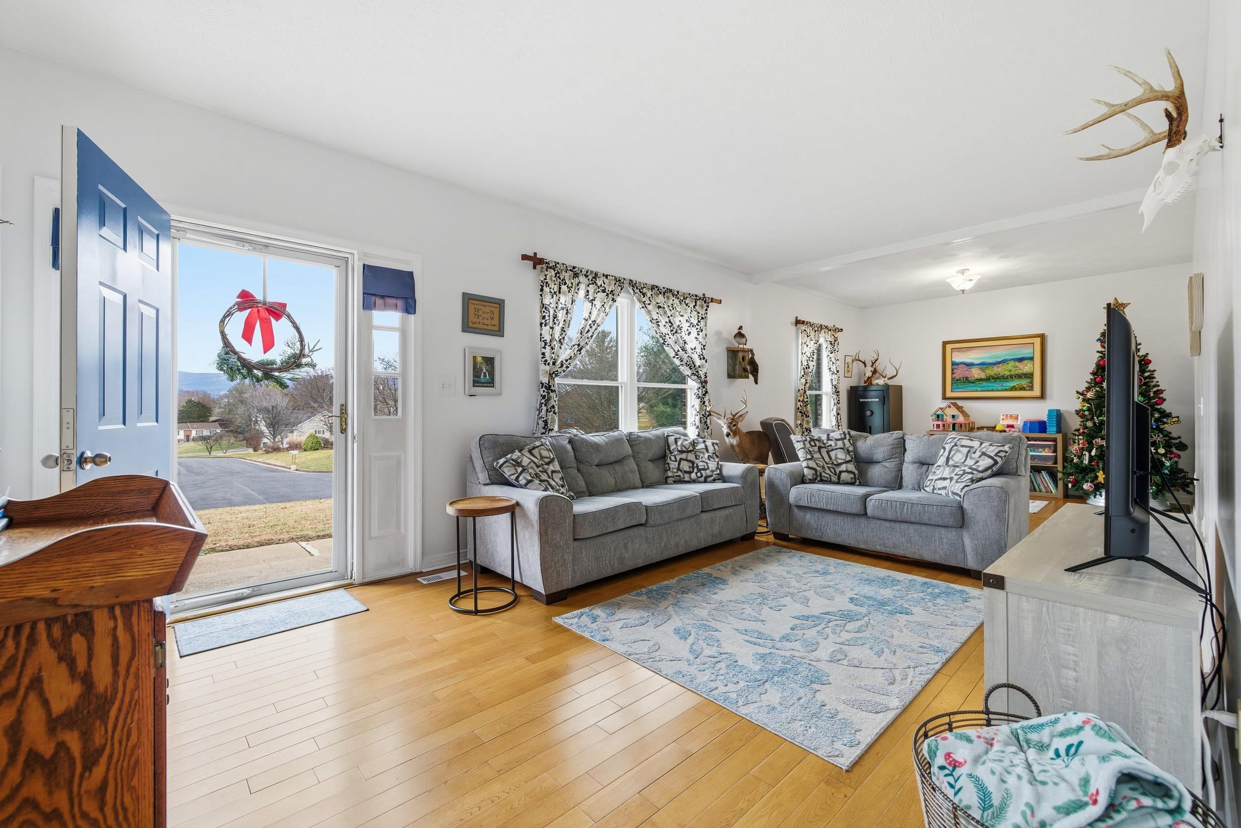 11 INDEPENDENCE DR, LURAY, Virginia 22835, 3 Bedrooms Bedrooms, ,2 BathroomsBathrooms,Residential,11 INDEPENDENCE DR,671751 MLS # 671751 11 INDEPENDENCE DR, LURAY, Virginia 22835, 3 Bedrooms Bedrooms, ,2 BathroomsBathrooms,Residential,11 INDEPENDENCE DR,671751 MLS # 671751