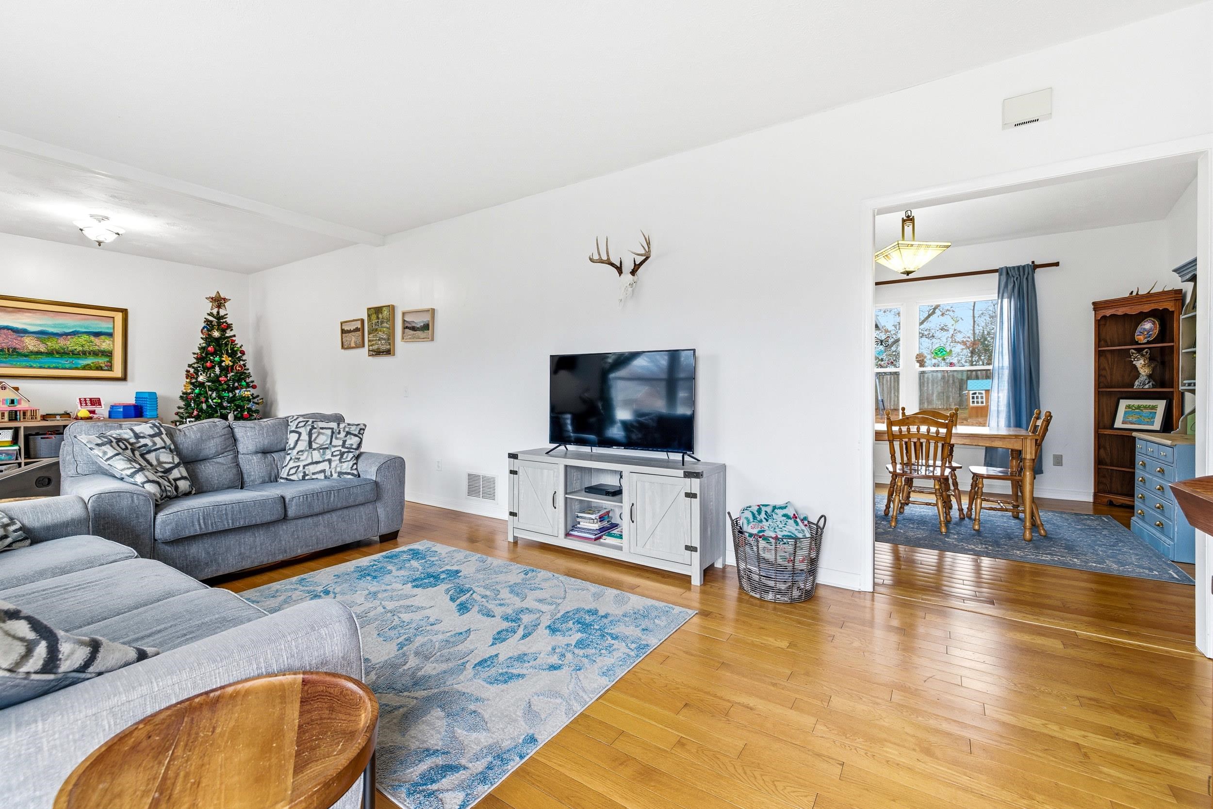 11 INDEPENDENCE DR, LURAY, Virginia 22835, 3 Bedrooms Bedrooms, ,2 BathroomsBathrooms,Residential,11 INDEPENDENCE DR,671751 MLS # 671751 11 INDEPENDENCE DR, LURAY, Virginia 22835, 3 Bedrooms Bedrooms, ,2 BathroomsBathrooms,Residential,11 INDEPENDENCE DR,671751 MLS # 671751