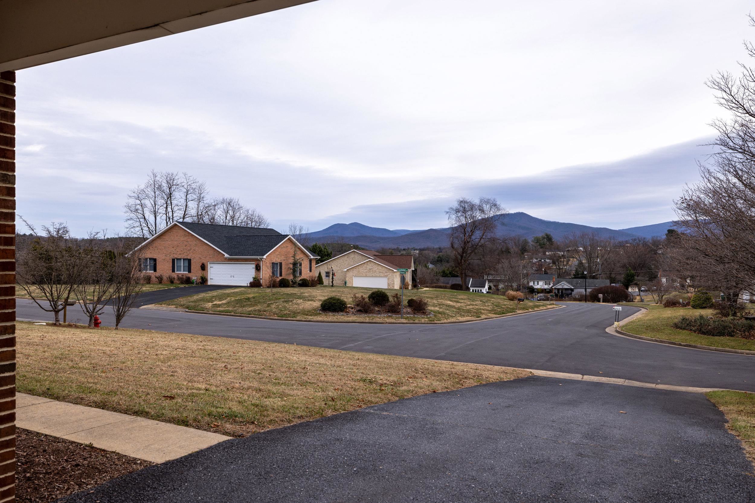 11 INDEPENDENCE DR, LURAY, Virginia 22835, 3 Bedrooms Bedrooms, ,2 BathroomsBathrooms,Residential,11 INDEPENDENCE DR,671751 MLS # 671751 11 INDEPENDENCE DR, LURAY, Virginia 22835, 3 Bedrooms Bedrooms, ,2 BathroomsBathrooms,Residential,11 INDEPENDENCE DR,671751 MLS # 671751