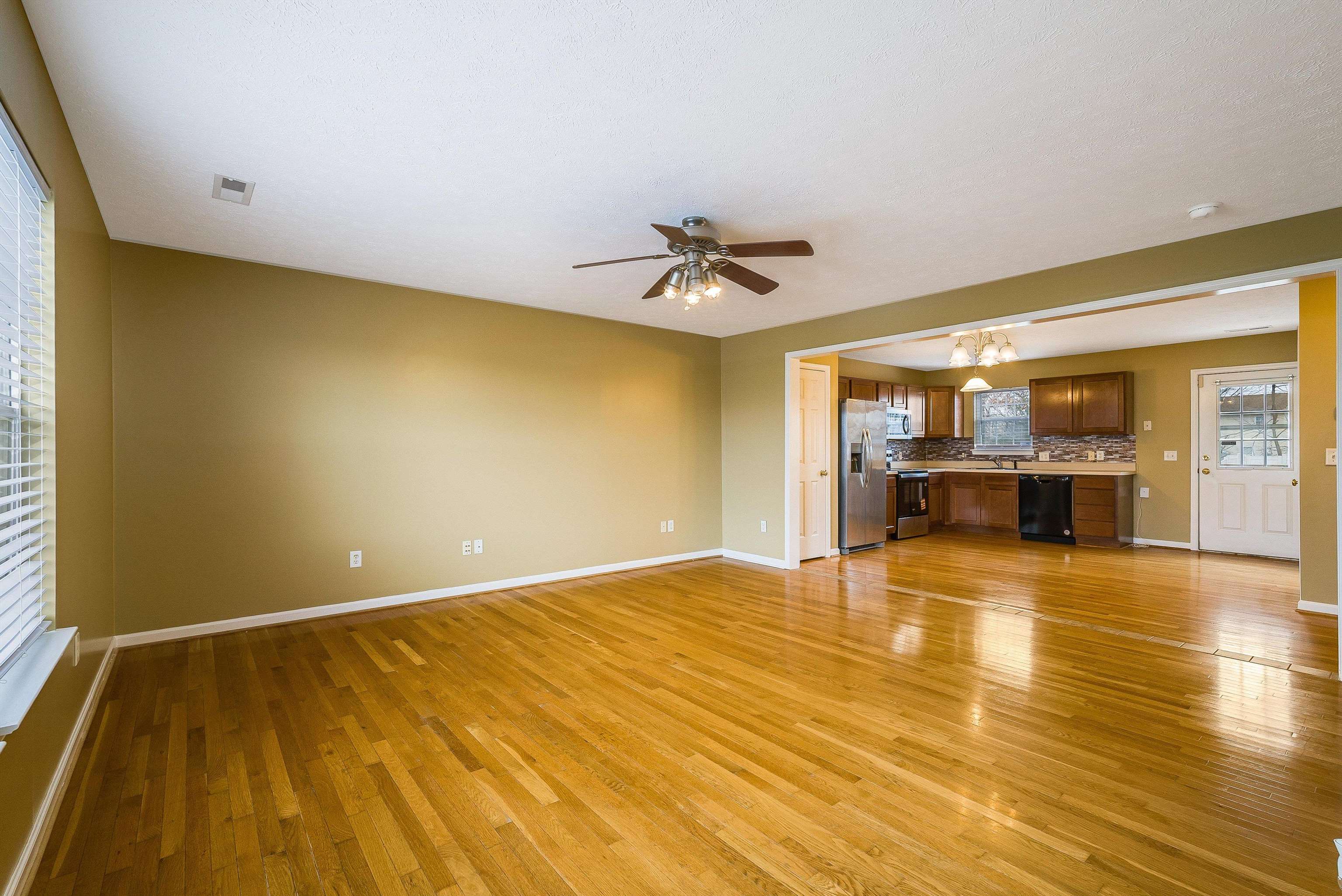 305 EMERSON LN, HARRISONBURG, Virginia 22801, 3 Bedrooms Bedrooms, ,3 BathroomsBathrooms,Residential,305 EMERSON LN,671754 MLS # 671754 305 EMERSON LN, HARRISONBURG, Virginia 22801, 3 Bedrooms Bedrooms, ,3 BathroomsBathrooms,Residential,305 EMERSON LN,671754 MLS # 671754