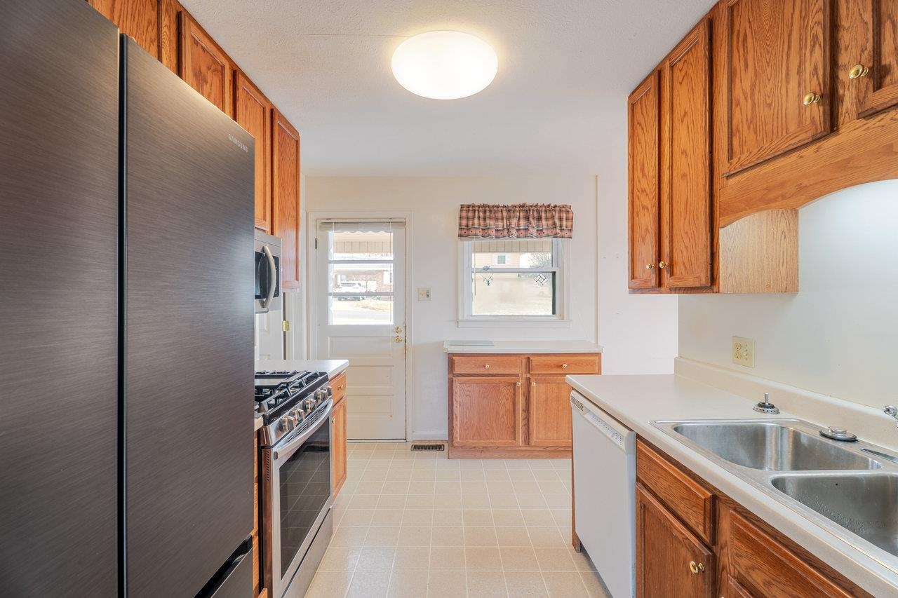 179 THIRD ST, BROADWAY, Virginia 22815, 2 Bedrooms Bedrooms, ,2 BathroomsBathrooms,Residential,179 THIRD ST,671759 MLS # 671759 179 THIRD ST, BROADWAY, Virginia 22815, 2 Bedrooms Bedrooms, ,2 BathroomsBathrooms,Residential,179 THIRD ST,671759 MLS # 671759